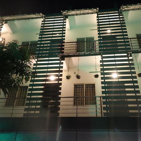 Jippus Galaxy Budget Air Port Hotel Kochi Eksteriør billede