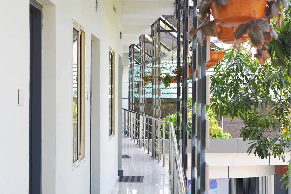 Jippus Galaxy Budget Air Port Hotel Kochi Eksteriør billede