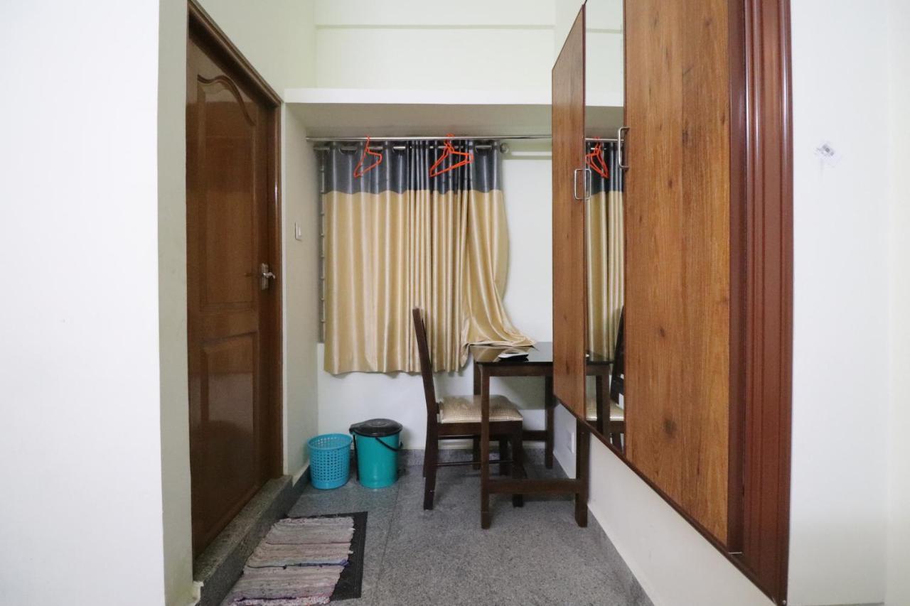 Jippus Galaxy Budget Air Port Hotel Kochi Eksteriør billede